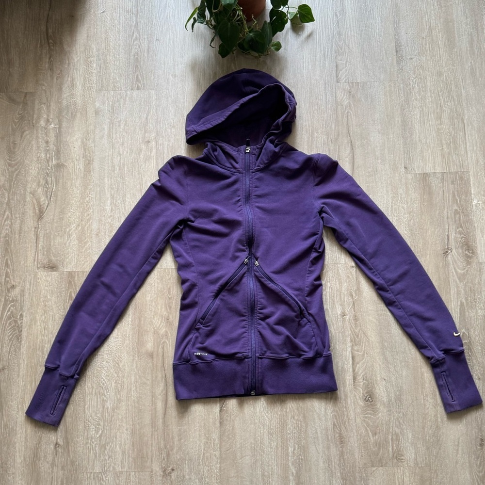 Vintage y2k Nike Purple Zip Hoodie with thumb holes.